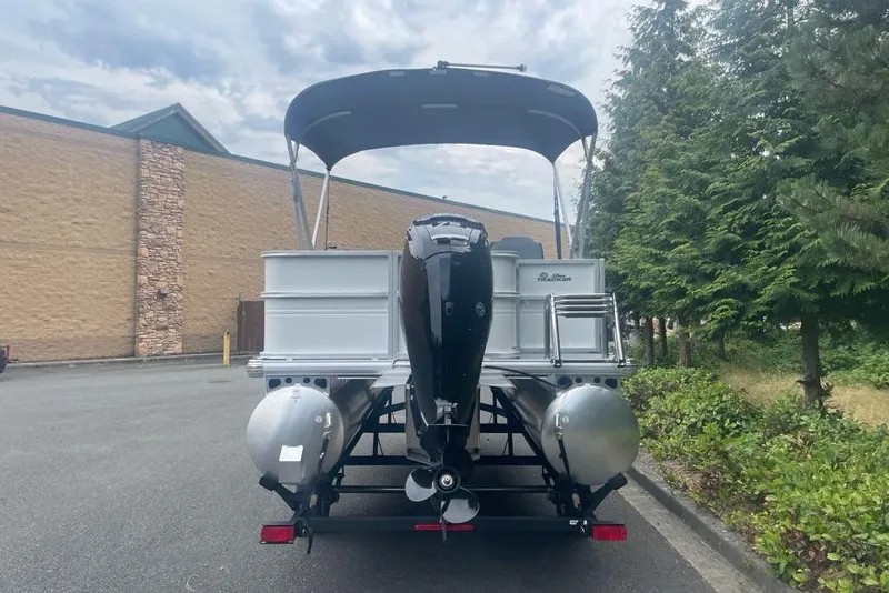 Slide: The Image of Sun Tracker Party Barge 18 DLX 2026 - 69