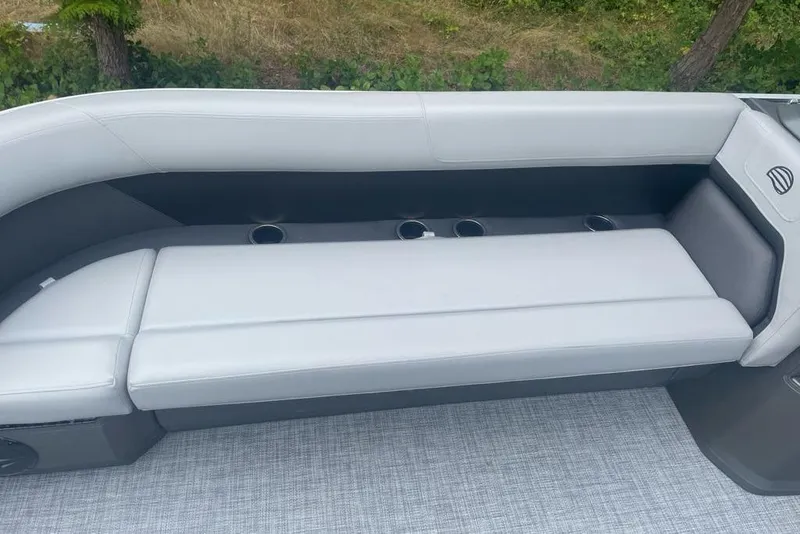 Slide: The Image of Sun Tracker Party Barge 18 DLX 2026 - 71