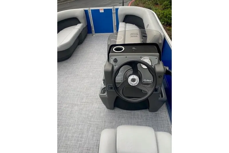 Slide: The Image of Sun Tracker Party Barge 16 DLX 2026 - 41