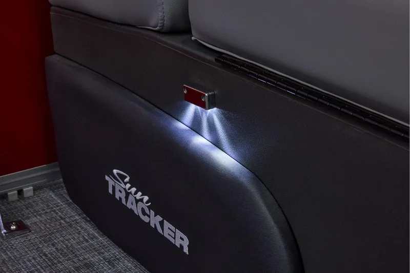 Slide: The Image of Sun Tracker Party Barge 22 DLX 2026 - 95