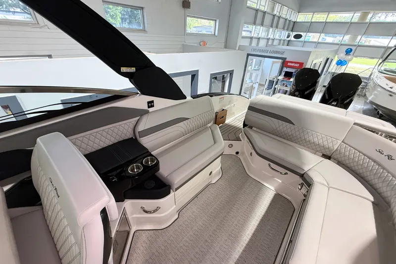 Slide: The Image of Sea Ray SLX 280 Outboard 2026 - 14