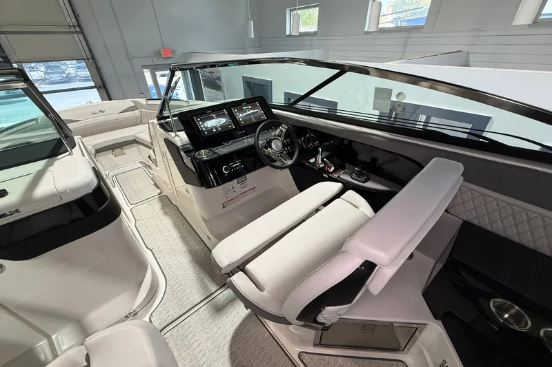 Slide: The Image of Sea Ray SLX 280 Outboard 2026 - 16