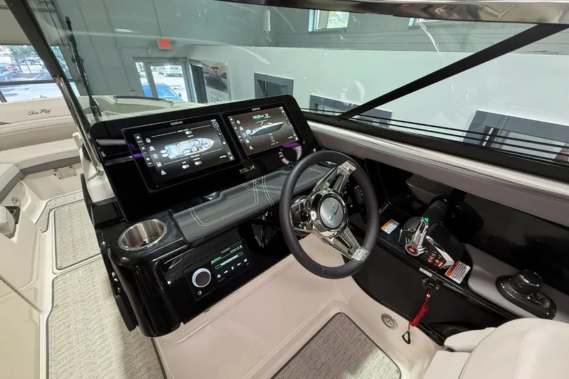 Slide: The Image of Sea Ray SLX 280 Outboard 2026 - 18