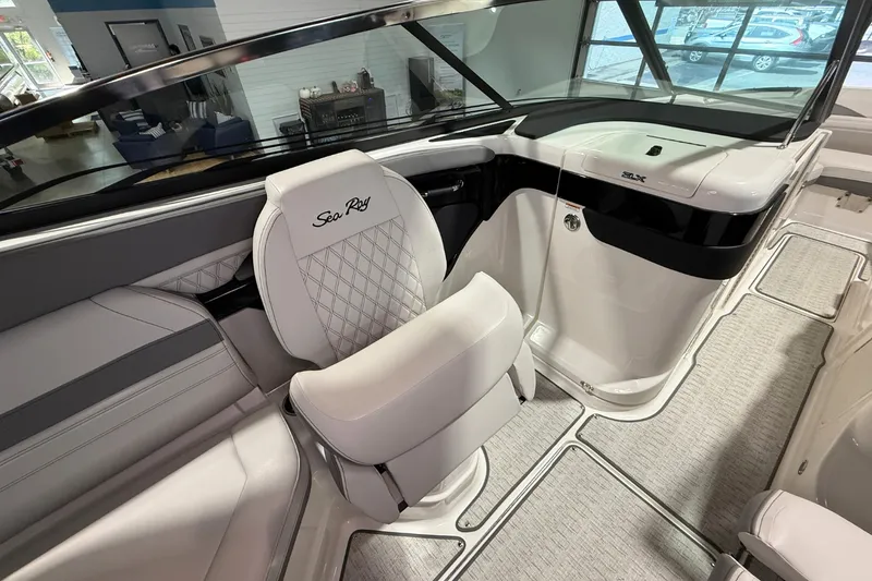 Slide: The Image of Sea Ray SLX 280 Outboard 2026 - 21