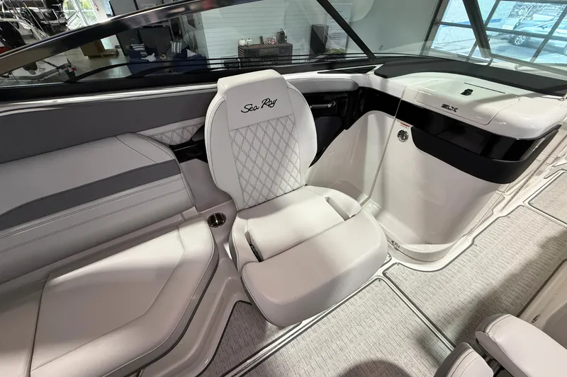 Slide: The Image of Sea Ray SLX 280 Outboard 2026 - 22