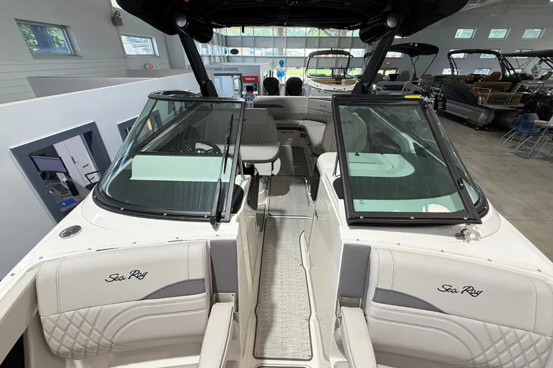 Slide: The Image of Sea Ray SLX 280 Outboard 2026 - 25