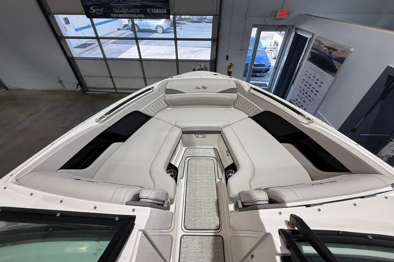 Slide: The Image of Sea Ray SLX 280 Outboard 2026 - 29