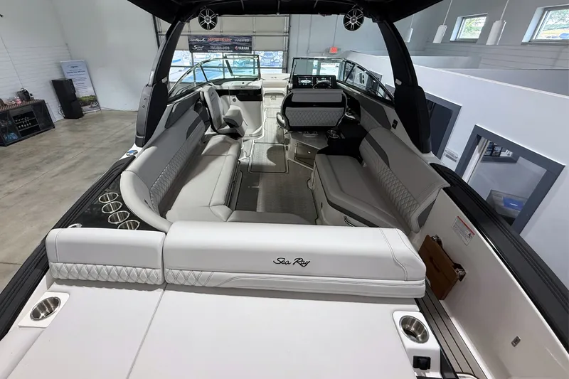 Slide: The Image of Sea Ray SLX 280 Outboard 2026 - 9