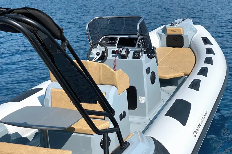 Slide: The Image of 2023 Ranieri CAYMAN 26 SPORT boat on water, featuring sleek design and modern controls. - 14