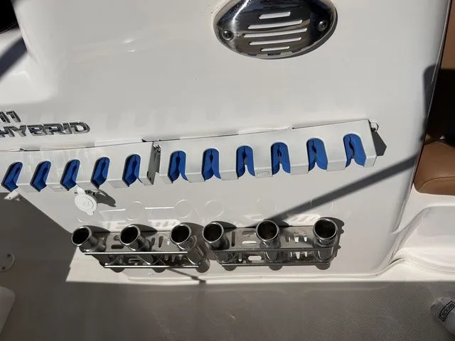 Slide: The Image of NauticStar 211 Hybrid 2023 - 11