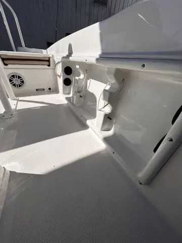 Slide: The Image of NauticStar 211 Hybrid 2023 - 14