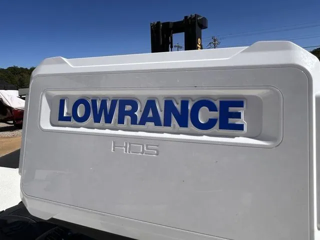 Slide: The Image of NauticStar 211 Hybrid 2023 - 17