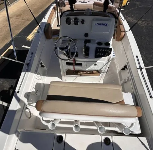 Slide: The Image of NauticStar 211 Hybrid 2023 - 6