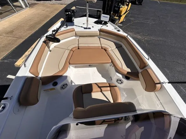 Slide: The Image of NauticStar 211 Hybrid 2023 - 8