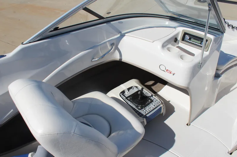 Slide: The Image of 2008 Tahoe Q5i SF boat interior with white seating and control panel. - 10