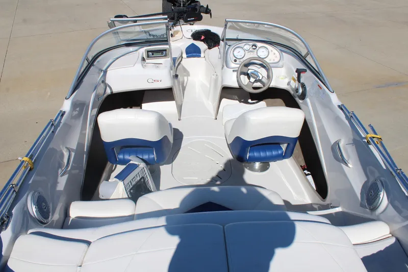 Slide: The Image of 2008 Tahoe Q5i SF boat interior with white and blue seating, dashboard, and steering wheel. - 7