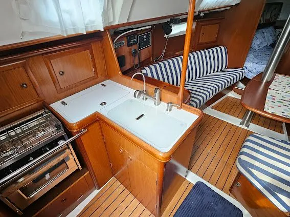 Slide: The Image of Beneteau Oceanis Clipper 331 2004 - 14