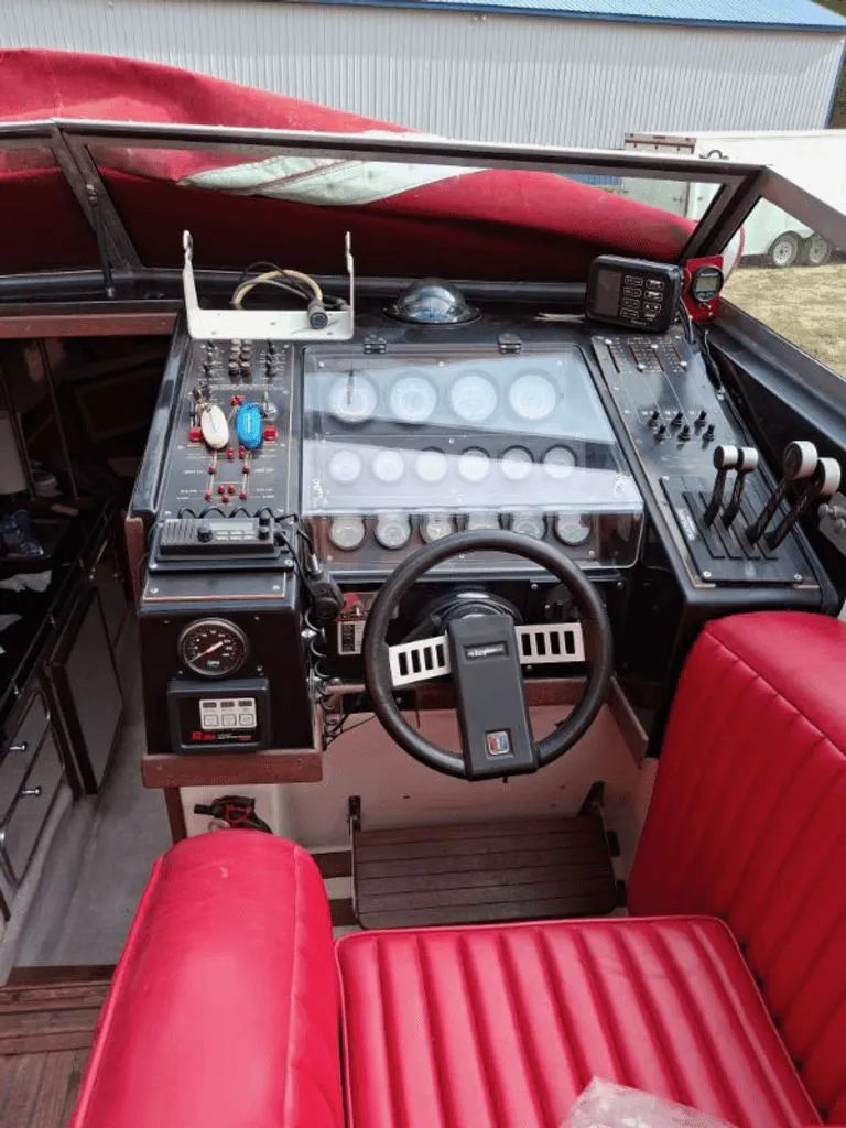 Slide: The Image of Wellcraft Excalibur Eagle II 1985 - 10