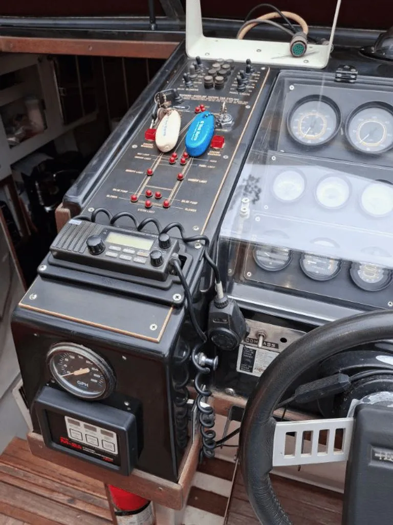 Slide: The Image of Wellcraft Excalibur Eagle II 1985 - 11