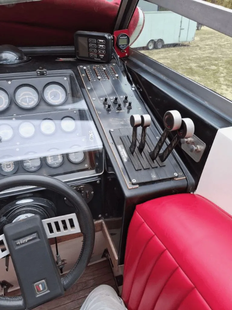 Slide: The Image of Wellcraft Excalibur Eagle II 1985 - 12