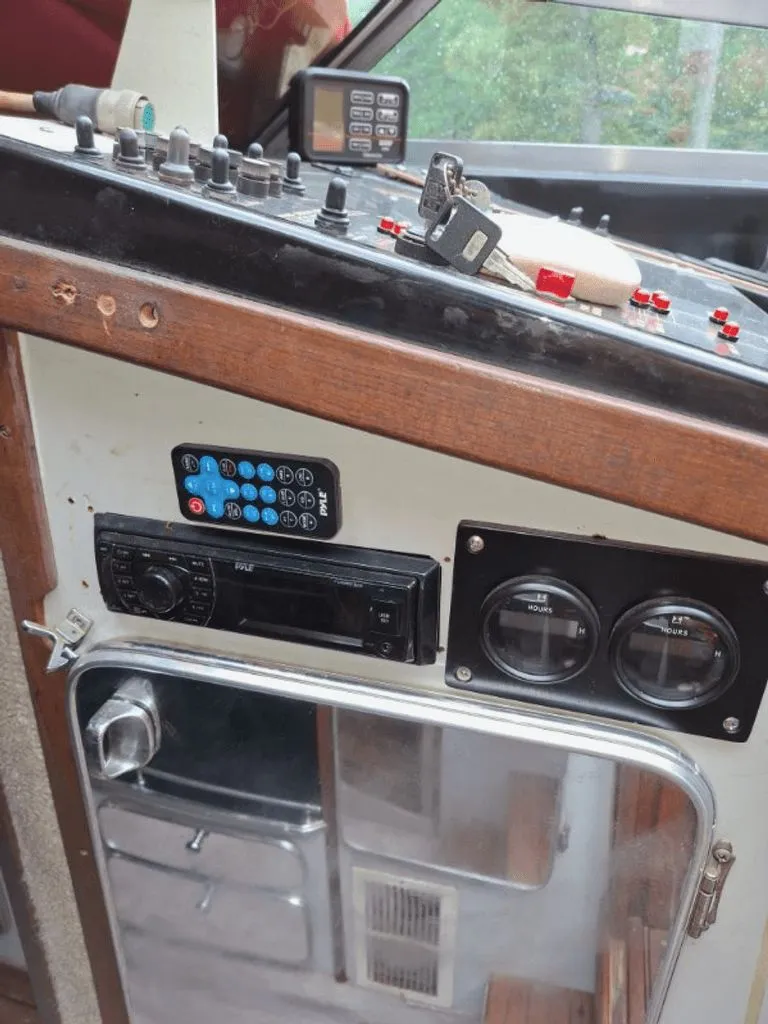 Slide: The Image of Wellcraft Excalibur Eagle II 1985 - 16