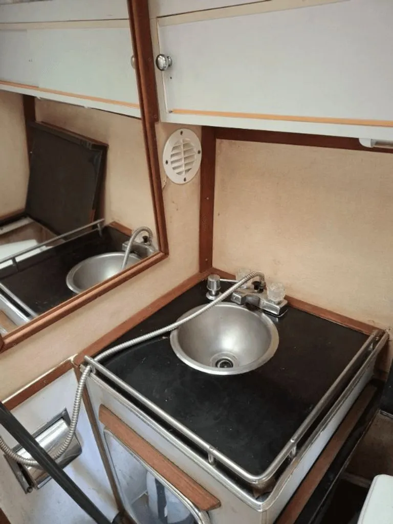 Slide: The Image of Wellcraft Excalibur Eagle II 1985 - 17