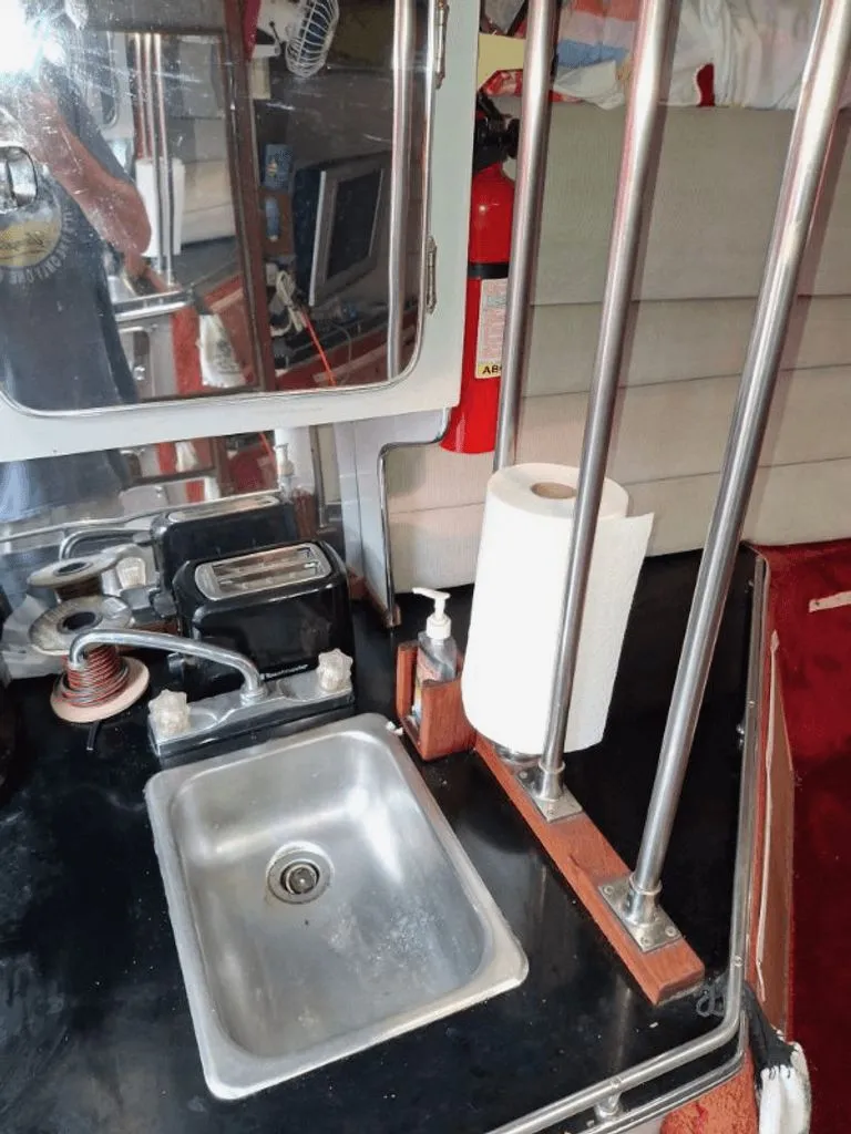 Slide: The Image of Wellcraft Excalibur Eagle II 1985 - 18