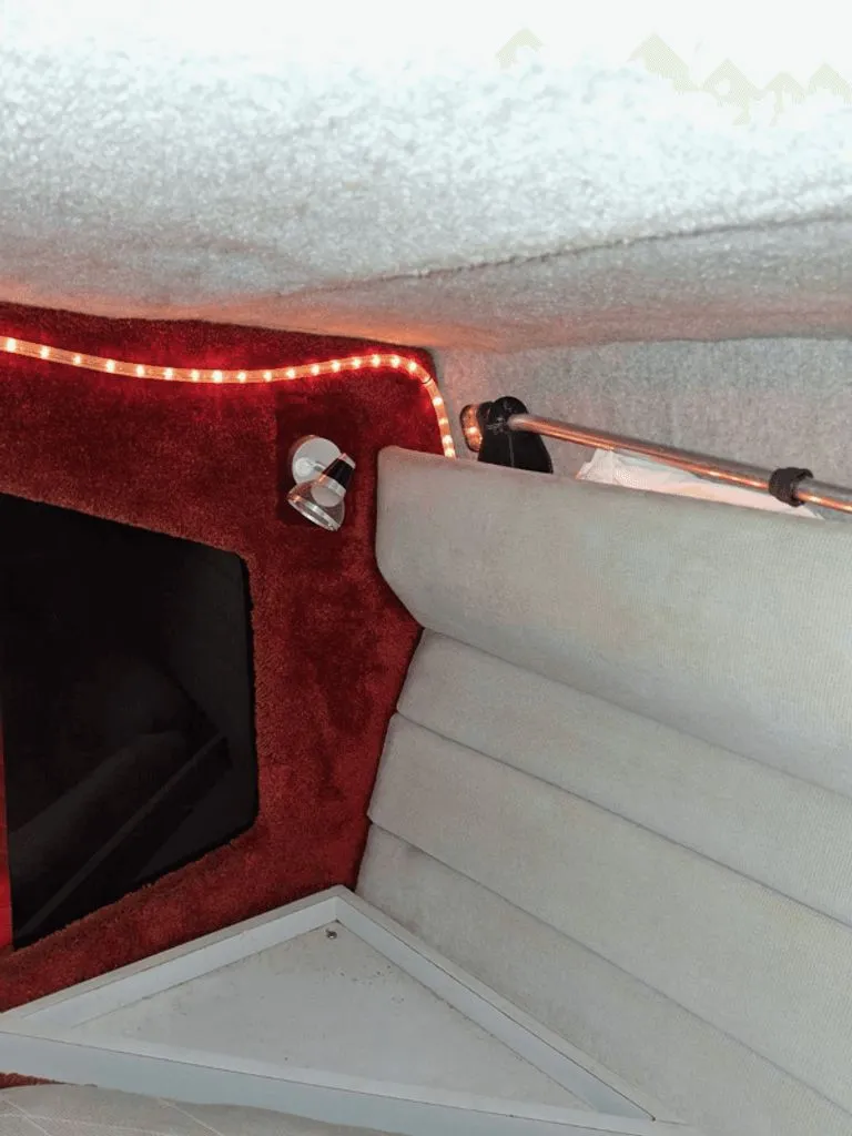 Slide: The Image of Wellcraft Excalibur Eagle II 1985 - 24