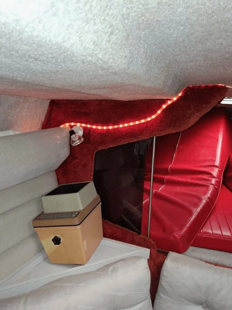 Slide: The Image of Wellcraft Excalibur Eagle II 1985 - 25