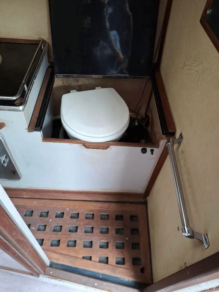 Slide: The Image of Wellcraft Excalibur Eagle II 1985 - 28