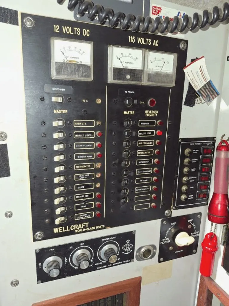 Slide: The Image of Wellcraft Excalibur Eagle II 1985 - 29