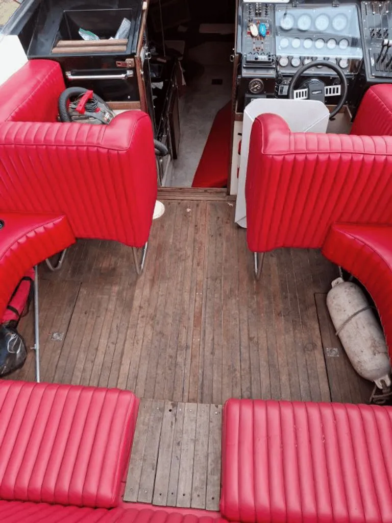 Slide: The Image of Wellcraft Excalibur Eagle II 1985 - 8