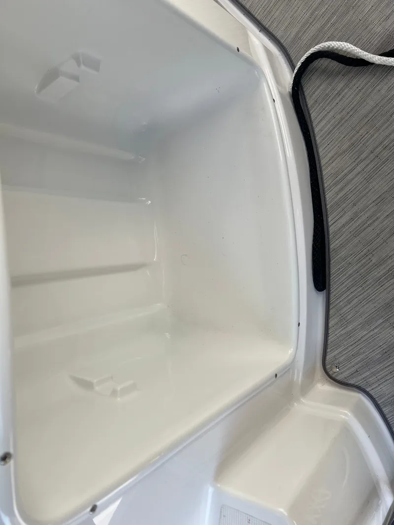 Slide: The Image of Regal 28 Express 2019 - 4