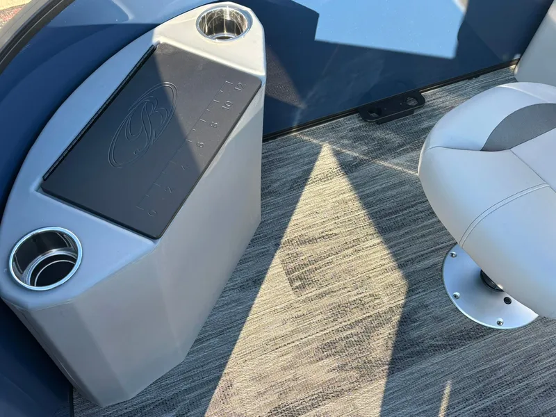 Slide: The Image of Bentley Pontoons 180 LE 3 PT 2026 - 11