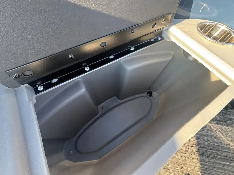 Slide: The Image of Bentley Pontoons 180 LE 3 PT 2026 - 12