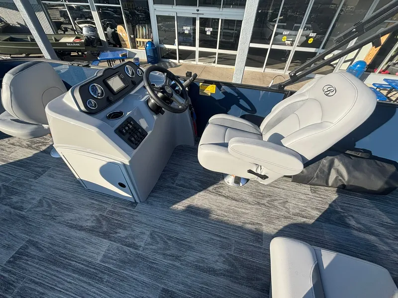 Slide: The Image of Bentley Pontoons 180 LE 3 PT 2026 - 13