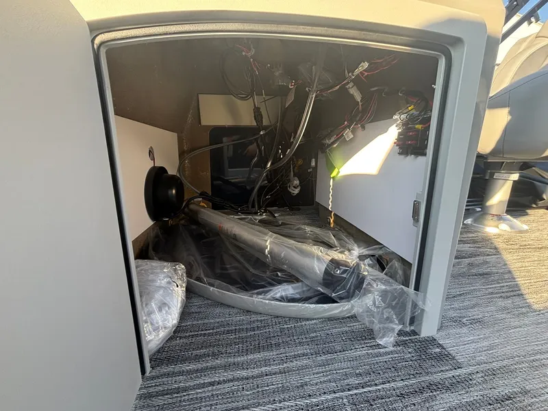 Slide: The Image of Bentley Pontoons 180 LE 3 PT 2026 - 14