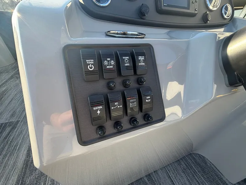 Slide: The Image of Bentley Pontoons 180 LE 3 PT 2026 - 15