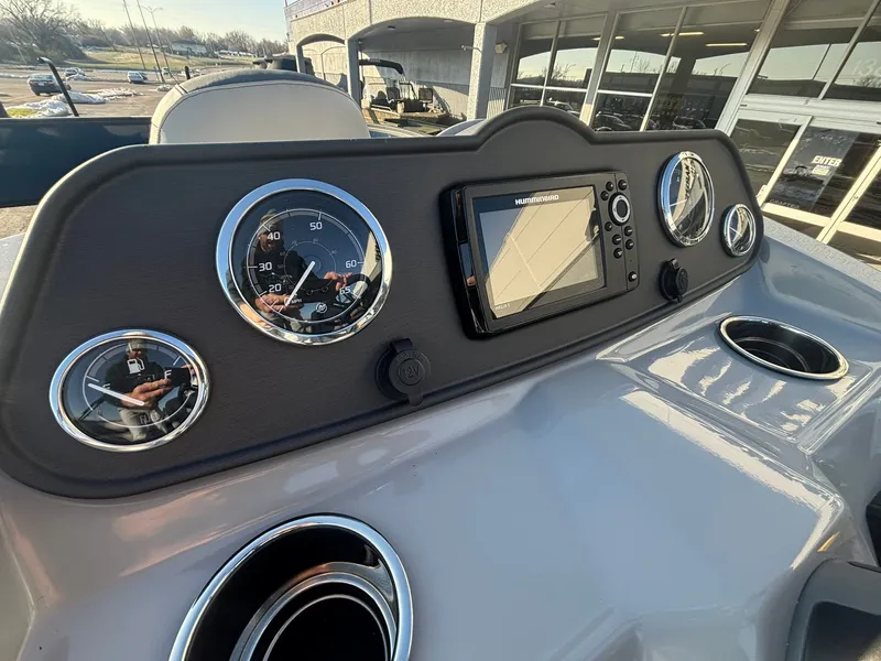 Slide: The Image of Bentley Pontoons 180 LE 3 PT 2026 - 16