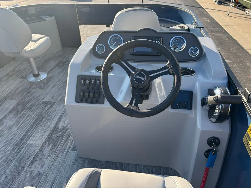 Slide: The Image of Bentley Pontoons 180 LE 3 PT 2026 - 19