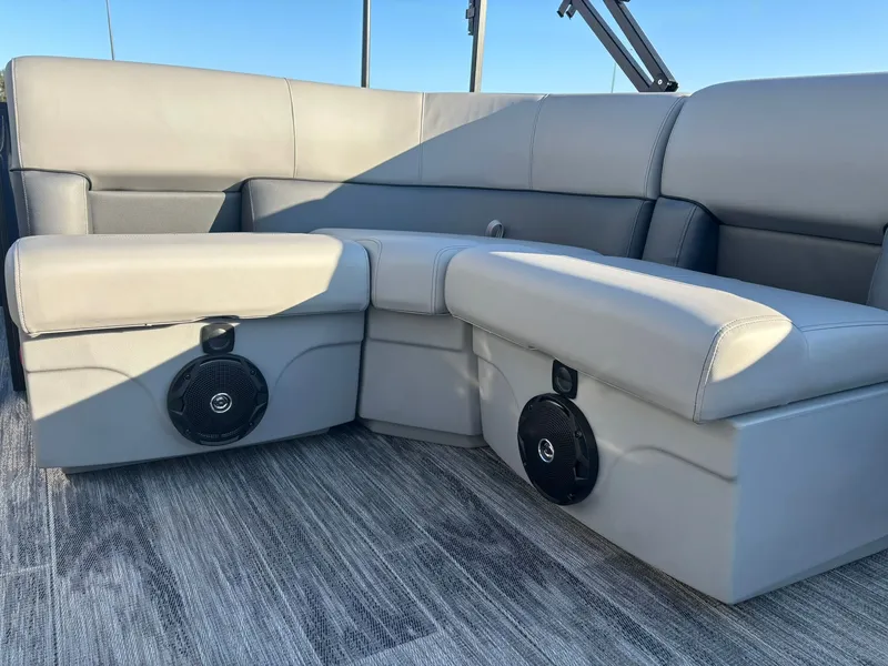 Slide: The Image of Bentley Pontoons 180 LE 3 PT 2026 - 21