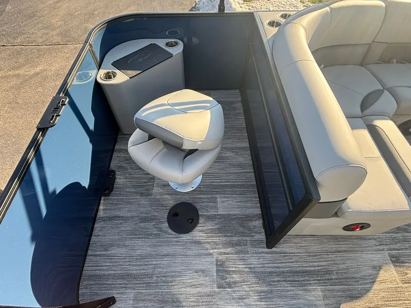 Slide: The Image of Bentley Pontoons 180 LE 3 PT 2026 - 28