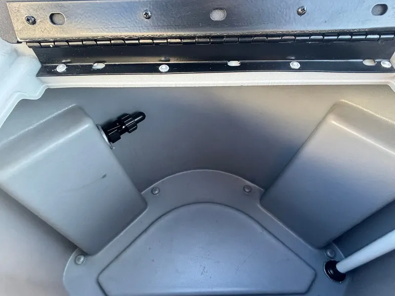 Slide: The Image of Bentley Pontoons 180 LE 3 PT 2026 - 31