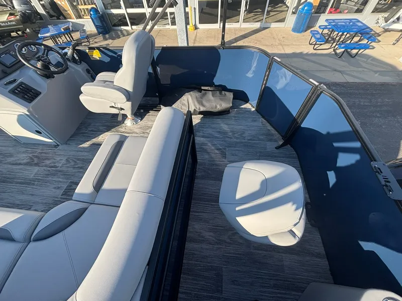 Slide: The Image of Bentley Pontoons 180 LE 3 PT 2026 - 32