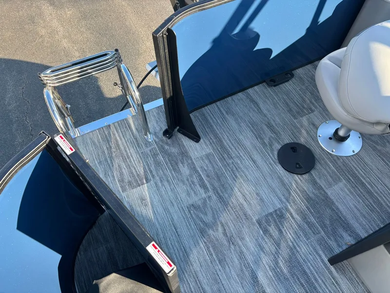 Slide: The Image of Bentley Pontoons 180 LE 3 PT 2026 - 33