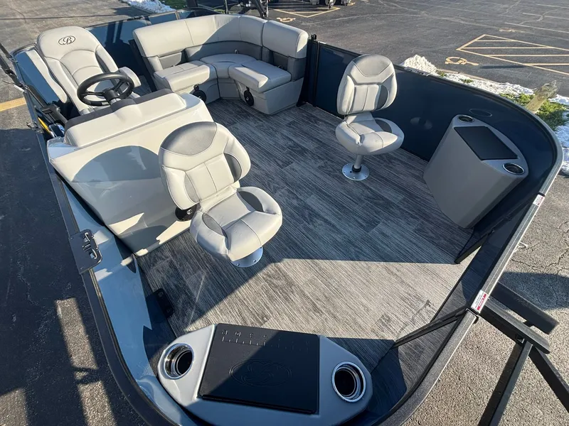 Slide: The Image of Bentley Pontoons 180 LE 3 PT 2026 - 5