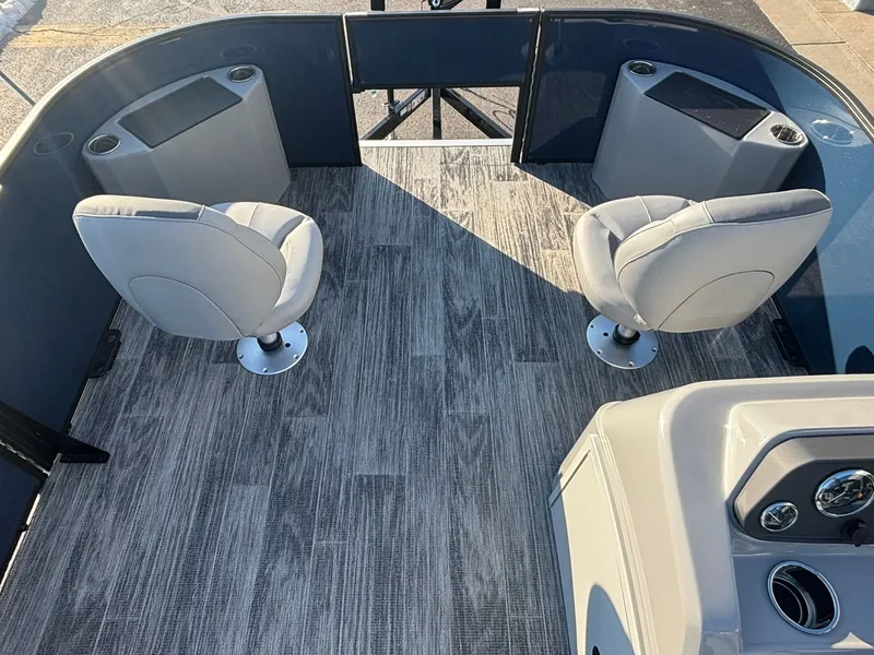 Slide: The Image of Bentley Pontoons 180 LE 3 PT 2026 - 7