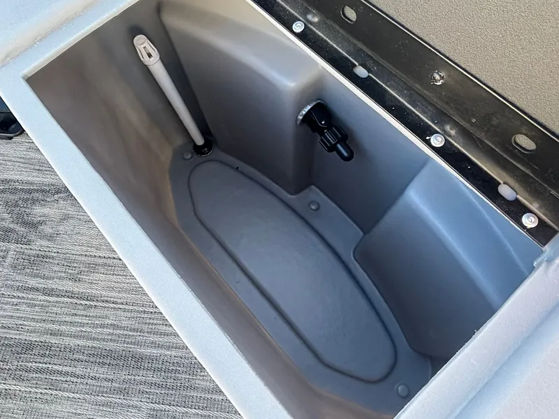 Slide: The Image of Bentley Pontoons 180 LE 3 PT 2026 - 9