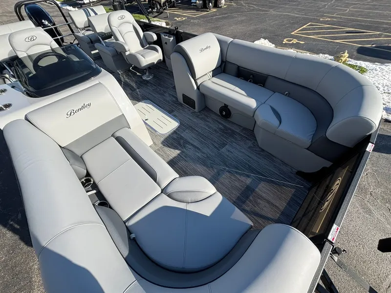Slide: The Image of Bentley Pontoons 223 LEGACY QSB 2026 - 11