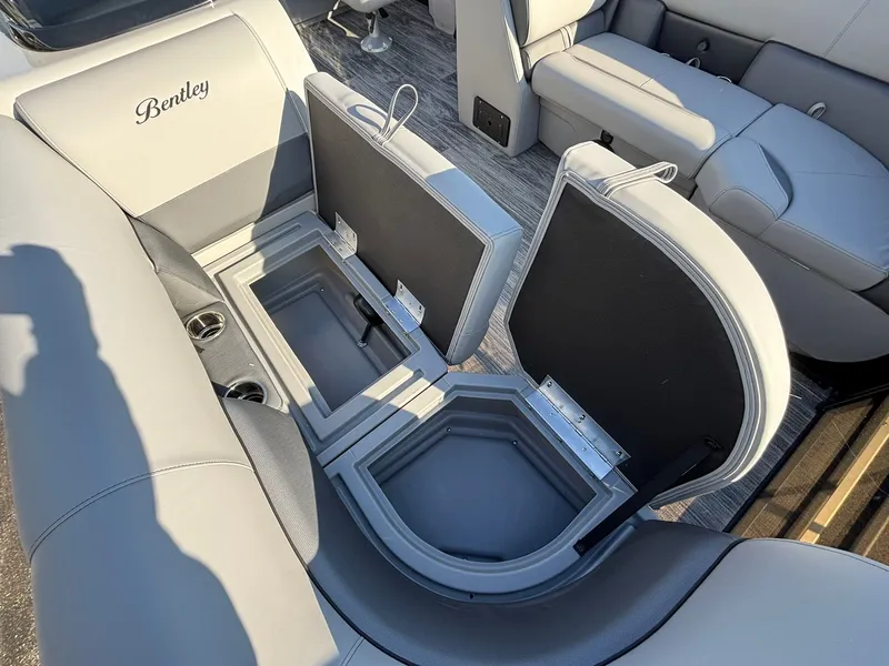 Slide: The Image of Bentley Pontoons 223 LEGACY QSB 2026 - 12